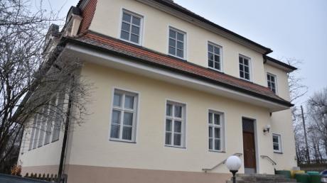 Ein Ort für einen Kindergarten? Die alte Schule in Gunzenheim gehört der Gemeinde Kaisheim. Das Erdgeschoss ist derzeit weitgehend ungenutzt.