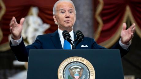 Joe Biden spricht am Jahrestag des Sturms auf das Kapitol in Washington.