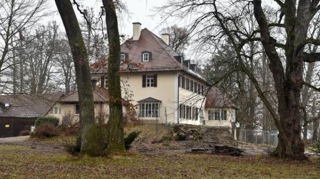 Schon länger wird an der „Alten Villa“ am Uttinger Seeufer umgebaut. Inzwischen steht fest, mit welchen Wirten die „Alte Villa“ wiedereröffnet werden soll. 	 	