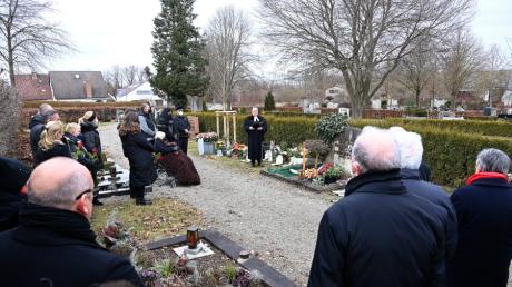 Die Beisetzung von Wilfried Läbe erfolgte auf dem Friedhof an der Ulmer Straße in Günzburg. Der ehemalige Sportjournalist in unserer Redaktion und Handballfunktionär des VfL Günzburg wurde 80 Jahre alt.