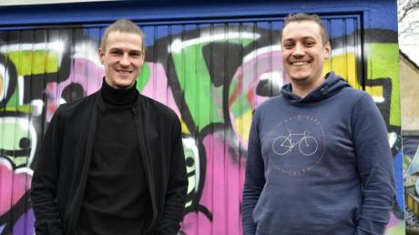 Streetworker Tim Hofmann (rechts) hat ein Projekt ins Leben gerufen, um Bobinger Jugendlichen eine Stimme zu geben. Unterstützt wird er dabei in Zukunft von Tim Volgman.