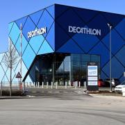Decathlon eröffnet Ende Januar in Lechhausen, man kann aber bereits jetzt Ware bekommen.
