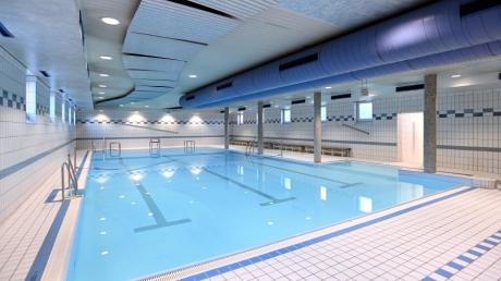 In Hallenbad in der Mittelschule in Welden können Kinder wieder schwimmen lernen.