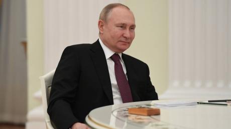 Er ist vielen ein Rätsel: Gerade jetzt fragen sich viele Beobachter, was der russische Präsident Wladimir Putin im Ukraine-Konflikt antreibt.  