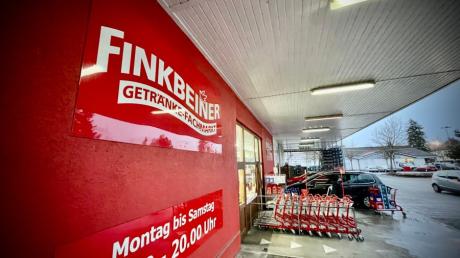 Der Getränkemarkt Finkbeiner in Burlafingen wurde von bislang Unbekannten überfallen.