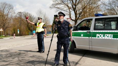 Bislang erfolgten in Bobingen Geschwindigkeitskontrollen ausschließlich durch die Polizei. Das Bild zeigt eine Messung in der Krumbacher Straße vom Sommer.