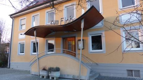 Verwaist ist die Gaststätte "Zum Floß" in Ellgau. Die Gemeinde sucht jetzt neue Wirtsleute.