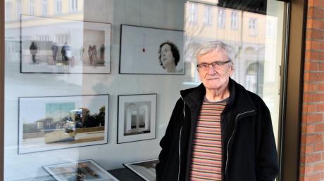In den Schaufenstern der Künstlergalerie Ulm hat der Elchinger Günter  Schrem eine gemischte Ausstellung mit Fotografie und Malerei, ein kleiner Überblick über sein künstlerisches Schaffen in 35 Jahren.