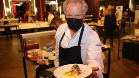 Bobby Bräuer war einer von zwölf Sternköchen, die bei der Gourmet-Gala im Augsburger Maximilian's ausgewählte Speisen präsentierten.