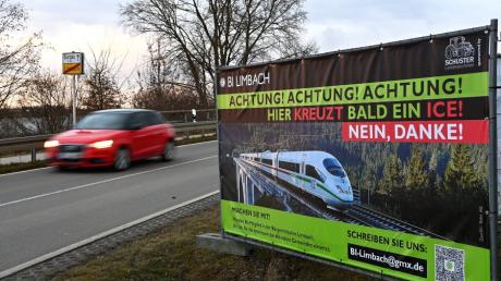 Eine der ICE-Trassen führt im Burgauer Stadtteil Limbach südlich der A8-Trasse am Ort vorbei. Das wollen die Limbacher nicht und haben Protest mit einer Bürgerinitiative formiert. Die geplante Trasse haben sie mit Schildern abgesteckt. 
