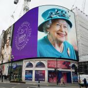 70 Jahre auf dem britischen Thron. In diesem Jahr feiern die Briten ihre Queen, wie hier am Piccadilly Circus in London.