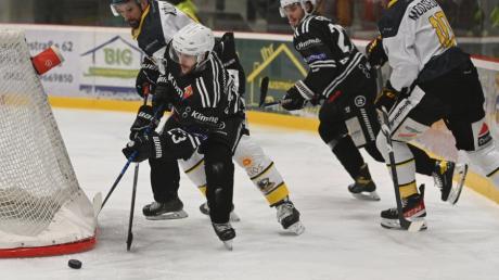 Jakob Schwarzfischer erzielte zwar ein Tor für den Eishockey-Landesligisten ESV Burgau, meistens jedoch war er mit Defensivaufgaben beschäftigt. Am Ende mussten die Eisbären die Überlegenheit der Germeringer anerkennen. Sie unterlagen auf eigenem Eis 3:10.