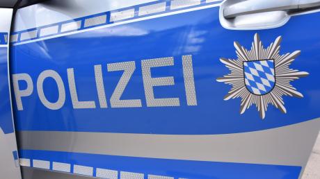 Die Polizei sucht nach einem Exhibitionisten, der in Burtenbach aufgefallen war. 