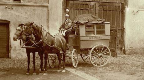 Ein Bild aus vergangenen Zeiten: Es zeigt Alois Ritzel auf seinem Post-Omnibus. Der Postillion aus Bebenhausen befuhr mit seiner Kutsche die Strecke zwischen Babenhausen und Krumbach.
