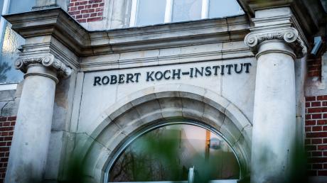 Das Robert-Koch-Institut verschickt aktuell Briefe an 180.000 Personen.