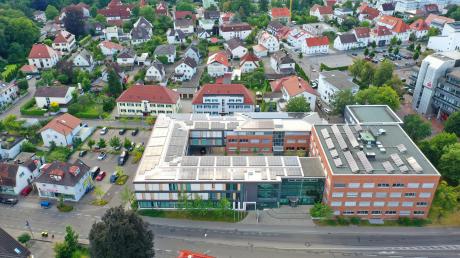 Der Kernhaushalt des Landkreises (im Vordergrund das Landratsamt in Günzburg) beläuft sich auf 153 Millionen Euro. 