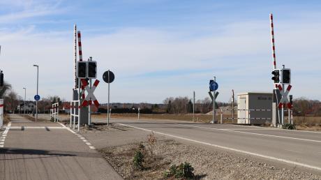 Am Bahnübergang in der Straße "Zur Aumühle" sind dringende Reparaturen fällig.
