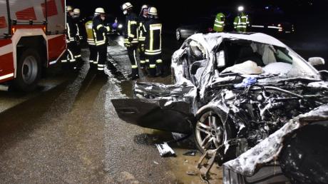 Gegen die beiden Insassen dieses Autos hat die Staatsanwaltschaft nun Anklage erhoben. Der Fahrer verursachte nahe Monheim einen tödlichen Zusammenstoß.