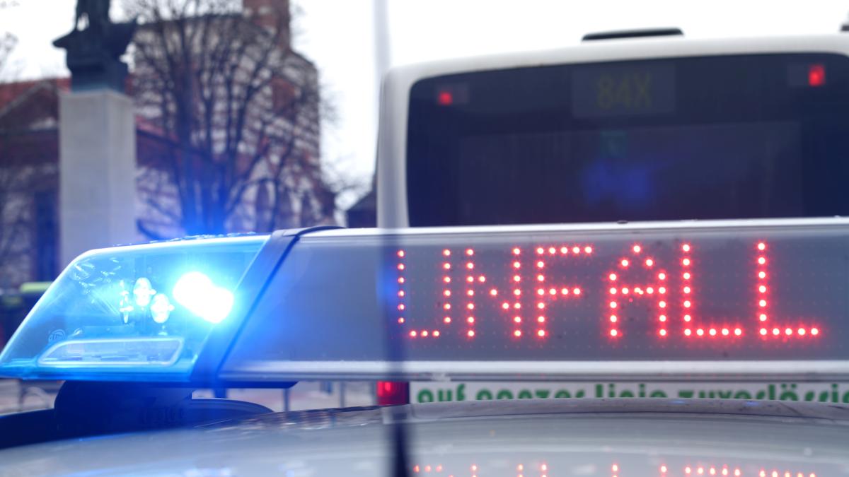 #Augsburg-Hochzoll: Autos angefahren: Polizei sucht nach Unfallfluchten Zeugen