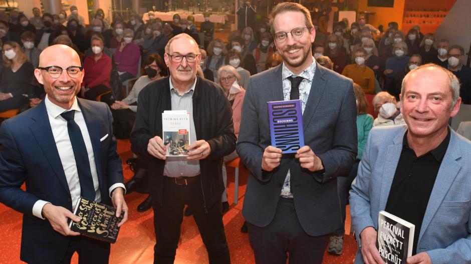 Vier Männer für das gute Buch: Den Literarischen Salon bildeten diesmal (von links) Richard Mayr, Kurr Idrizovic, Marius Müller und Michael Schreiner.