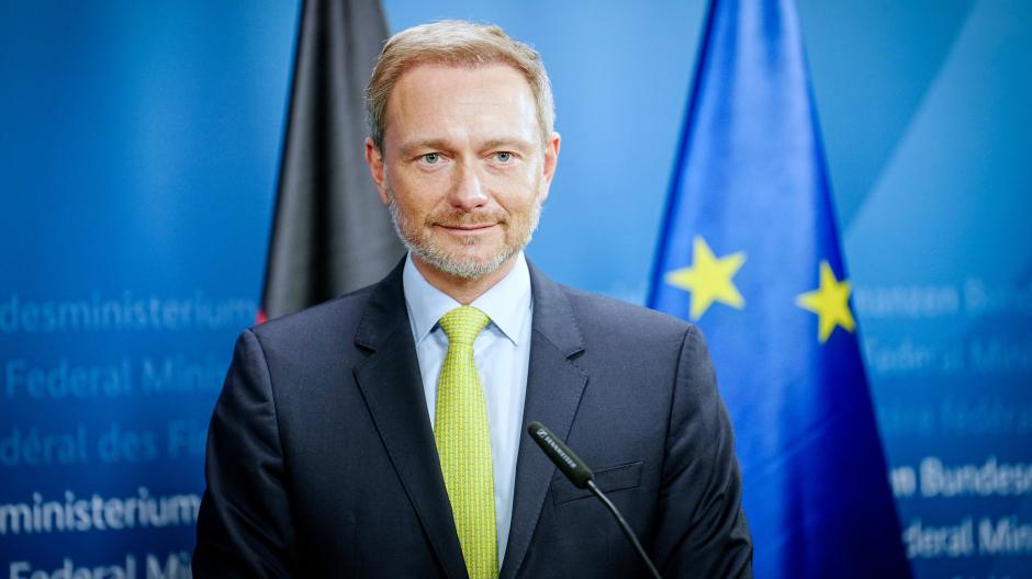 Bundesfinanzminister Christian Lindner (FDP) verspricht Entlastung für Energiekunden.