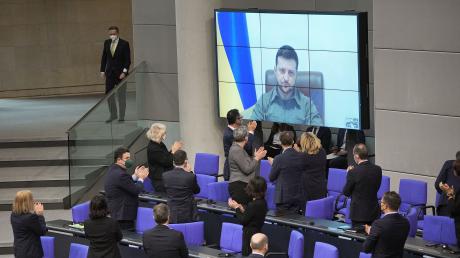 Präsident Wolodymyr Selenskyj bei seiner Videoschalte.