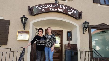 Mit Kreativität und Tatkraft betreiben Christine (links) und Christina Köhle den Landgasthof Bischof und setzen im Edelstetter Traditionshaus neue Akzente.