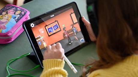 Digitales Lernen in den Grund- und Mittelschule soll auch im Kreis Dillingen noch mehr ausgebaut werden.  