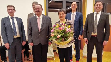 Eine Feier fand zum Abschied von Werner Thum (vorne, zweiter von links) aus dem Amt des Bürgermeisters von Forheim nach 30 Dienstjahren statt.