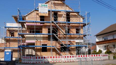 In Rohrenfels sollen bald zwei neue Mehrfamilienhäuser entstehen. Noch sind beide in der Planung.