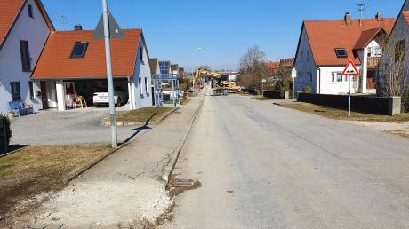 In der Hauptstraße in Alerheim finden Bauarbeiten statt. Die Gemeinde wird unter anderem in Straßen investieren. 