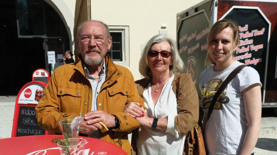 Uwe und Kornelia Torster genossen mit Manuela Exner einen Ausflug zum Streetfood-Festival nach Haunsheim.
