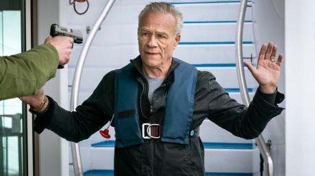 Max Ballauf (Klaus J. Behrendt) stellt sich dem Geiselnehmer an Bord des Ausflugsschiffes: Die Tatort-Kritik zu ""Hubertys Rache" ist durchwachsen. 