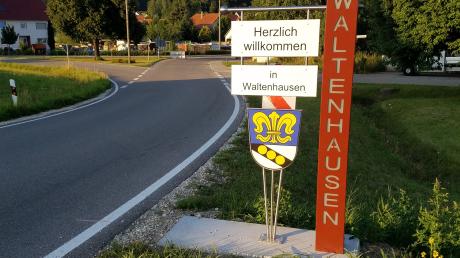 Wie Waltenhausen möchte sich auch die Nachbargemeinde Ebershausen mit Willkommensschildern an den Ortseingängen werbewirksam präsentieren.
