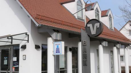 In der Geschäftsstelle in Loppenhausen wurde ein Betrüger von einer Mitarbeiterin erkannt. Sie rief die Polizei, kurze Zeit später kam es zur Festnahme.