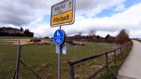 Auf diesem Areal in Biberbach soll ein 27.000 Quadratmeter großes "soziales Gewerbegebiet" entstehen.