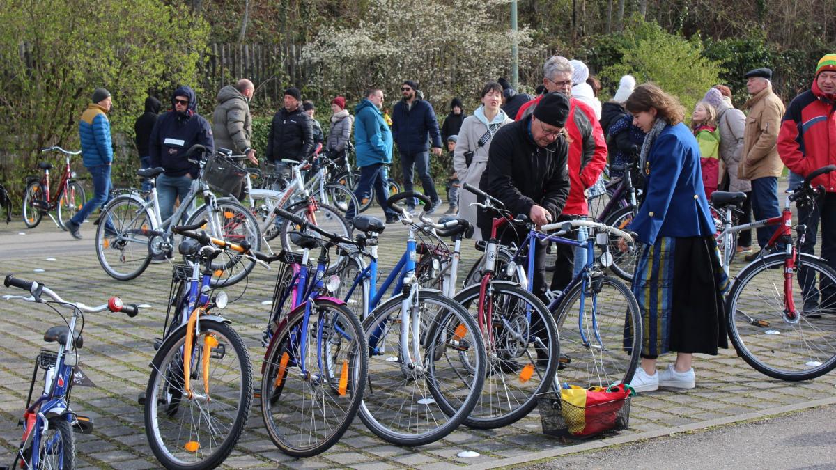 #Donauwörth: Fahrradbasar in Donauwörth lockt viele Besucher
