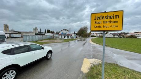 Pläne für den Ortseingang von Jedesheim: Die Stadt hat vor, die Illertissener Straße zu sanieren - wenn sie an Zuschüsse kommt.
