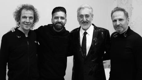 Kurz vor dem Konzert von Ebi im türkischen Van entstand dieses Bild. Von links: Manne Schlaier, Navid Navid, Ebrahim Hamedi und Mike Knehr.