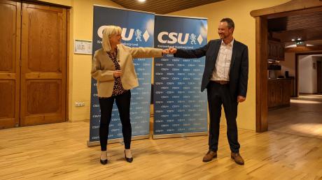 Die CSU-Landtagsabgeordnete Carolina Trautner gratulierte Jürgen Mögele zu der erneuten Nominierung als Bürgermeisterkandidat in Gessertshausen.