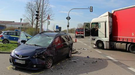 An der Kreuzung bei Jedesheim hat es an Gründonnerstag erneut einen Unfall gegeben. Zwei Menschen wurden dabei leicht verletzt.