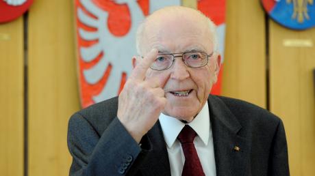 Die Feierstunde des Landkreises Günzburg am 23. April 2012 anlässlich des 90. Geburtstags des ehemaligen Innenministers Bruno Merk.