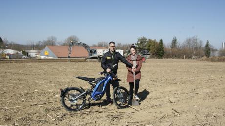 Bianca und Fabian Weber gründen im Gewerbegebiet Langerringen den Sitz der Firma "Motocult Car Bike and more".
