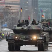 Soldaten der Bundeswehr mit Leopard 2-Panzern in Vilnius, Litauen. Auch bei dem Nato-Mitglied sieht man die Gefahr eines Weltkrieges