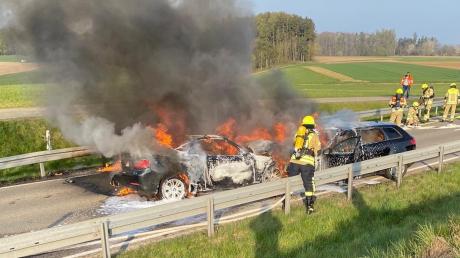 Schwerer Unfall am Freitagmorgen auf der B16: Zwei Fahrzeuge stießen zwischen Ellzee und Wattenweiler zusammen.