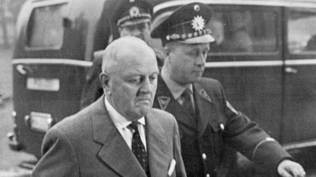 Alfred Frenzel, der Top-Agent vom Lechfeld, wurde 1960 durch einen Zufall enttarnt und abgeführt. Seine politische Laufbahn beginn im Augsburger Land. 