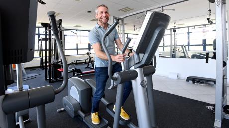 Im Lechpark in Untermeitingen stehen Fitnessgeräte, die nie zum Einsatz kamen. Mit dem neuen Inhaber Stefan Egger soll sich das ändern. 
