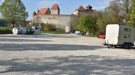Auf dem oberen Burgparkplatz in Harburg werden bald Gebühren fällig. Das hat der Stadtrat beschlossen.