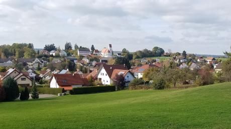 Blick auf Ebershausen. 2025 feiert die Gemeinde ihr 900-jähriges Bestehen. 