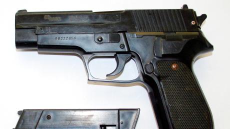 Eine Softairwaffe sieht einer echten Schusswaffe zum Verwechseln ähnlich. Dies löste in Türkheim einen Polizeieinsatz aus. 